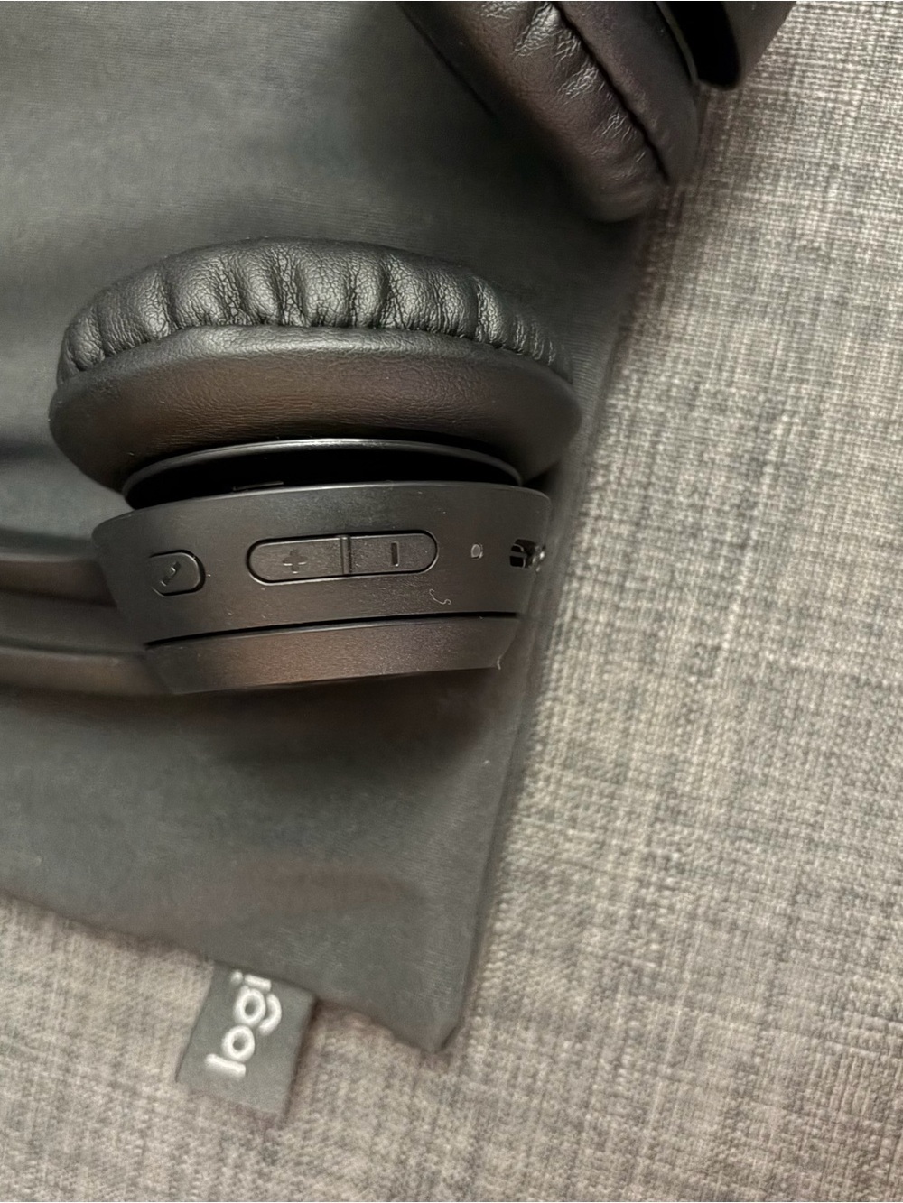 Brand New Logitech Wireless Over-Ear Headset w/ Microphone USB-C Charging Cable - Picture 8 of 9